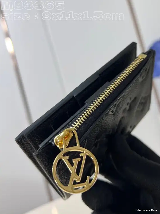Eliminating the middleman and passing on savings to you. With massive production and tax-free benefits 9*11.5*1.5CM - VUITTON Wallet LOUIS Lisa 0422